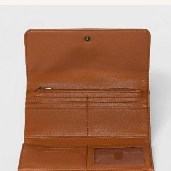 Universal Thread Trifold Wallet - Picture 2 of 4